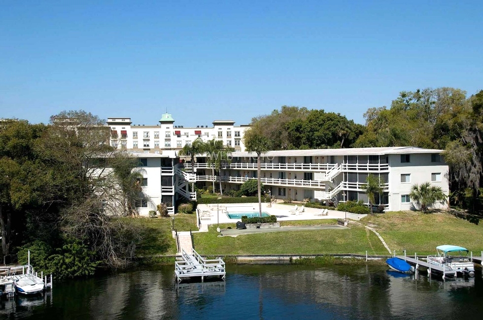 Lakeside Photos by Mike McDonnell Photography Red Dog Helicopters 